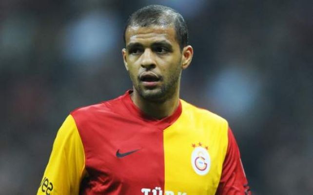 Ex Viola, insulti razzisti per Felipe Melo in Praraguay, lui risponde con un gestaccio (VIDEO)