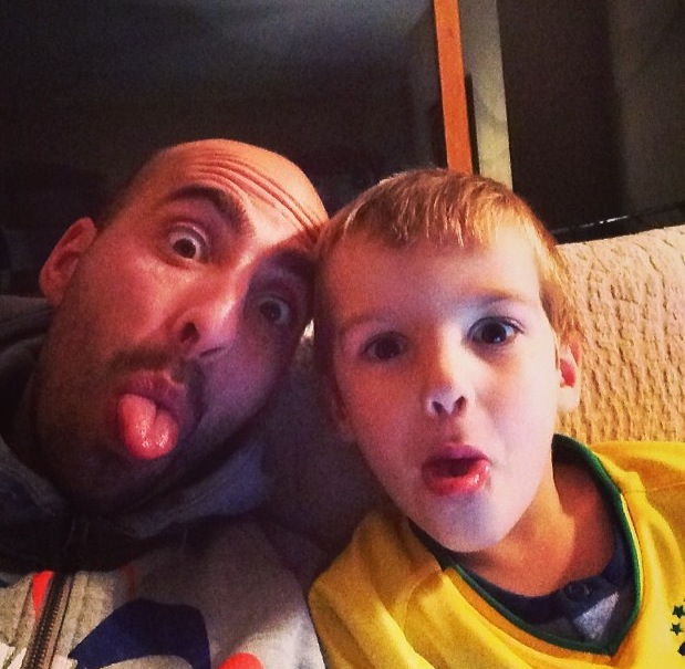 Figlio Borja Valero rinuncia a regalo compleanno per aiutare bambini bisognosi (VIDEO)