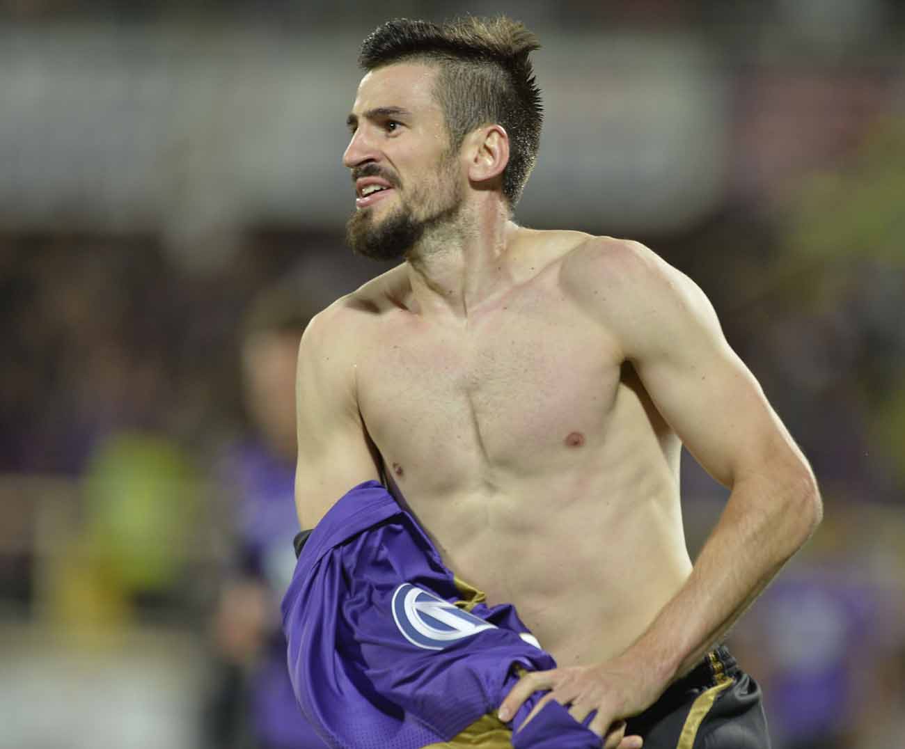 Nel Chievo segna Tomovic: applausi dal Franchi, lui esulta ricordando Astori