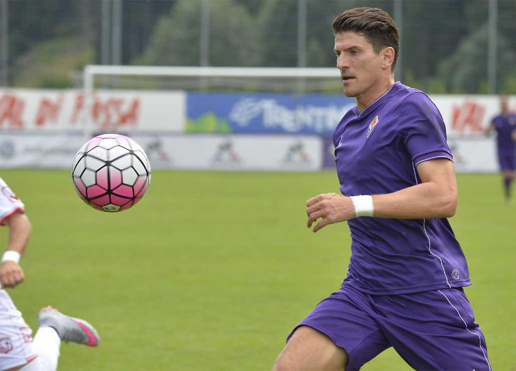 L'ex viola Mario Gomez rinnova per un'altra stagione con il Wolfsburg
