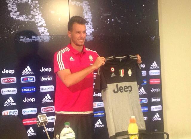 Papera di Neto e il Barcellona resta a metà classifica (Video)