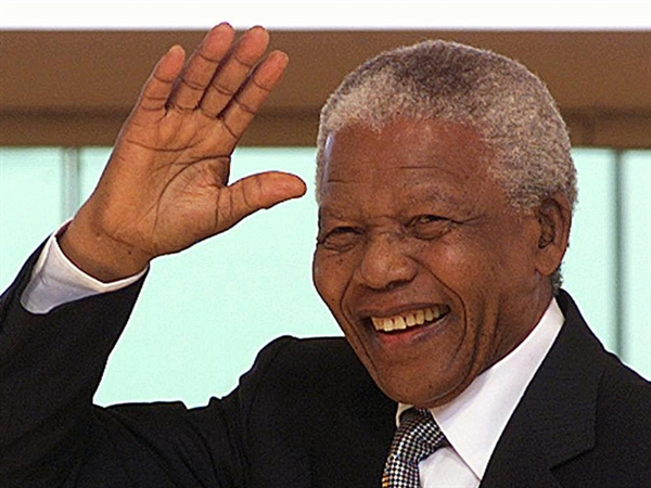 30 anni dalla liberazione di Nelson Mandela. La Fiorentina rilancia il ‘no al razzismo’