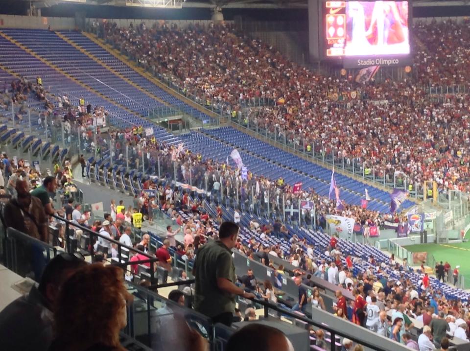 Roma, assalto al pub: supporter del Chelsea presi a bastonate da tifosi giallorossi