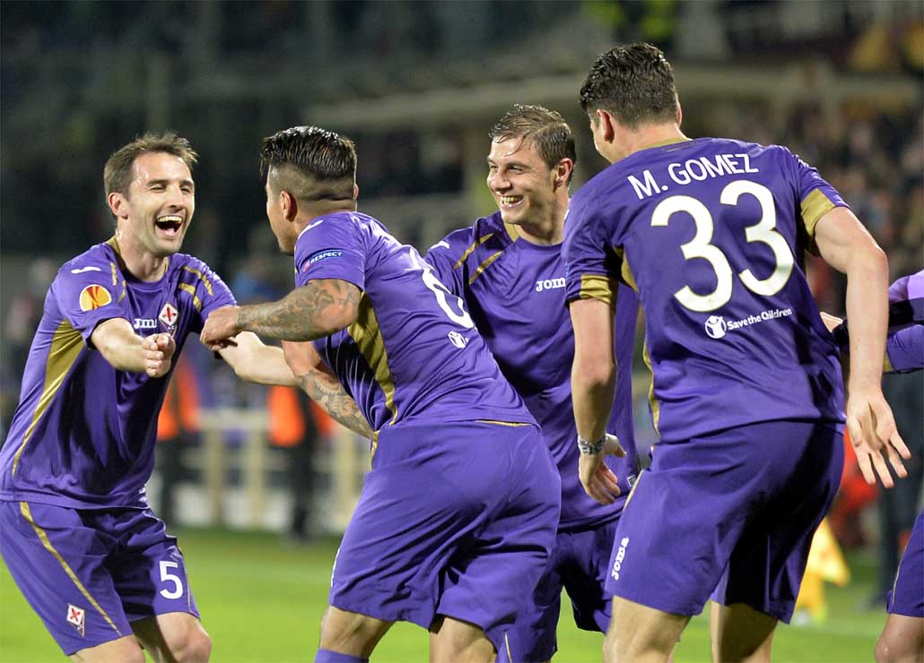 E.L. celebra il gol di Vargas contro la D. Kiev. Dal rinvio al gol in 10,5 secondi (VIDEO)