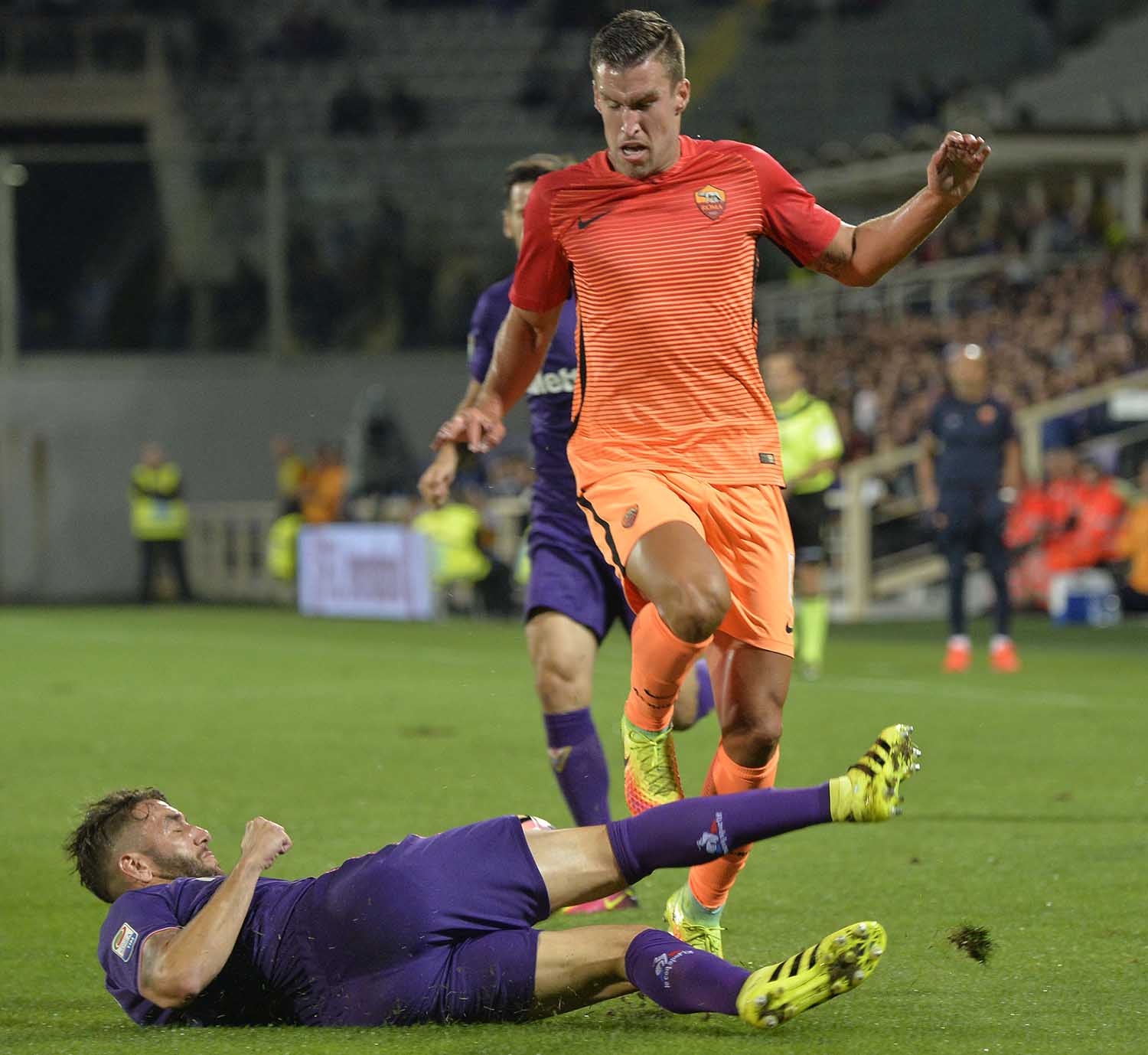 Champions League, Dzeko porta la Roma ai Quarti. Impresa di Montella a Manchester