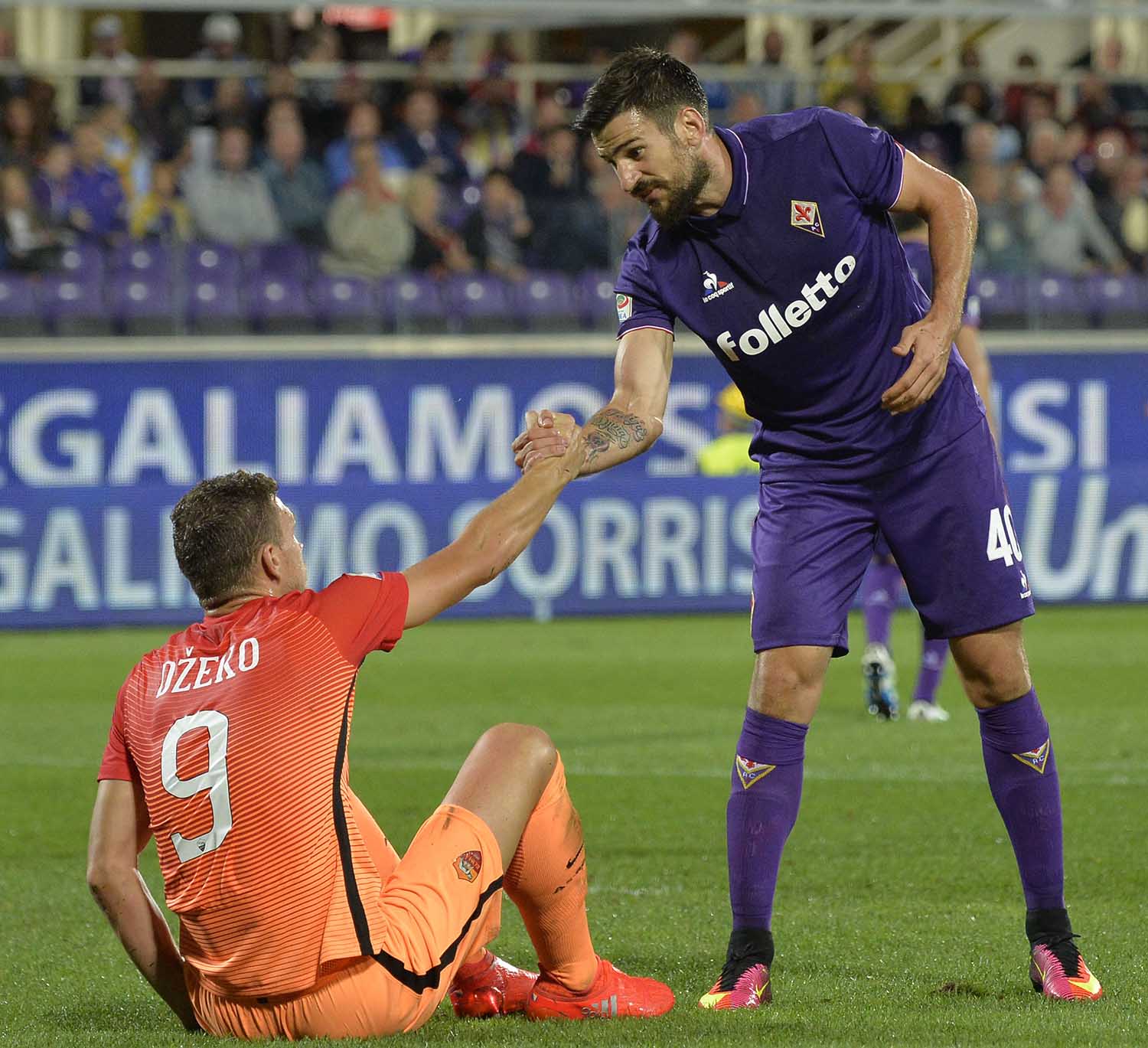 Tomovic si gode un po' di relax con l'ex viola Savic (FOTO)