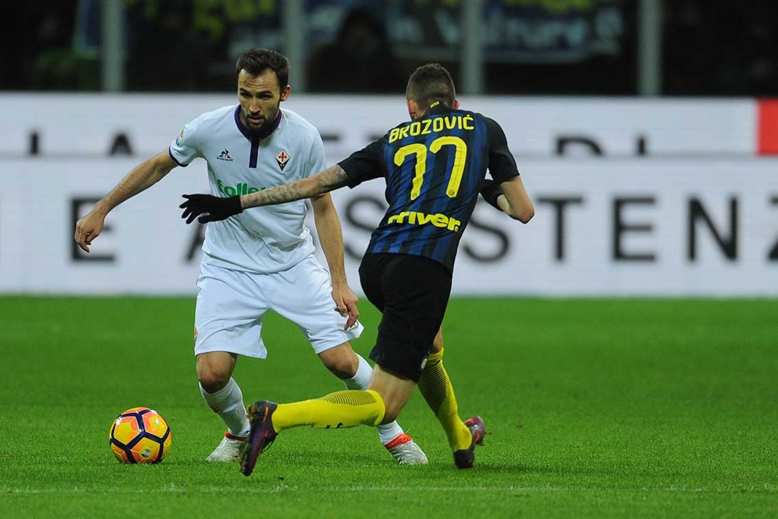 Badelj: 6 milioni l’offerta del Milan. Corvino vuole 12. L’Inter prova inserendo Jovetic