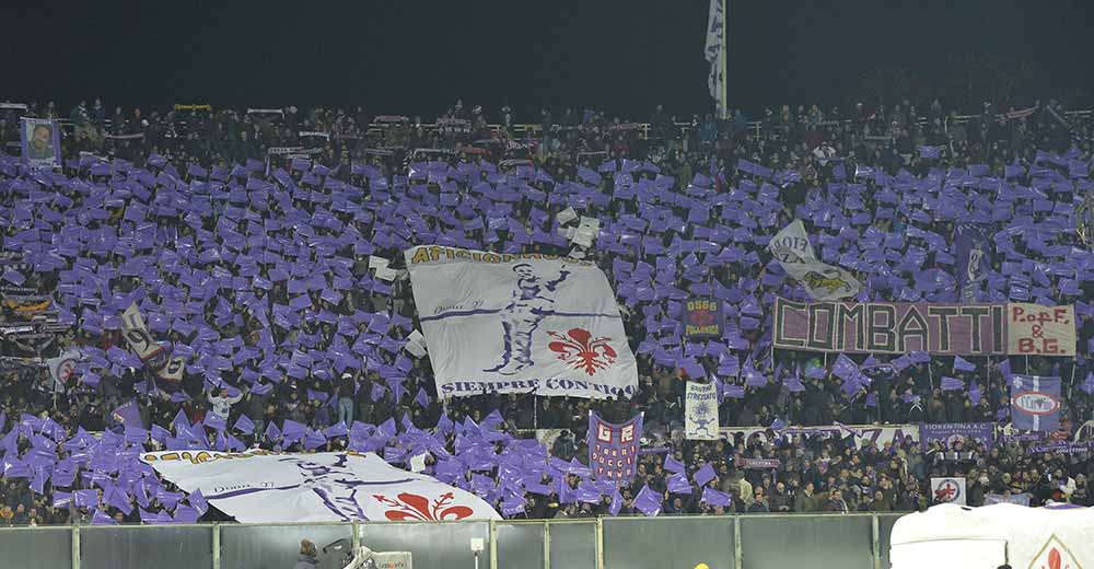 L'iniziativa della società viola: telefonare ai suoi abbonati per portarli allo stadio