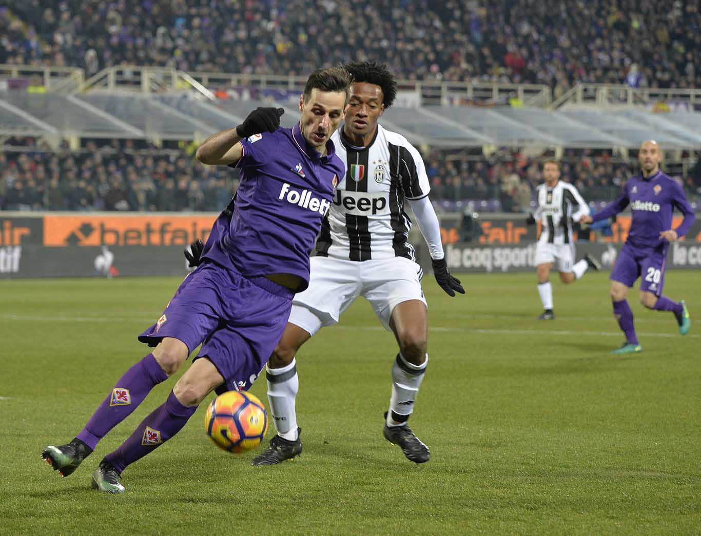La lunga notte di Kalinic. "Lo ripeto, resto a Firenze" e Ramadani si è rassegnato