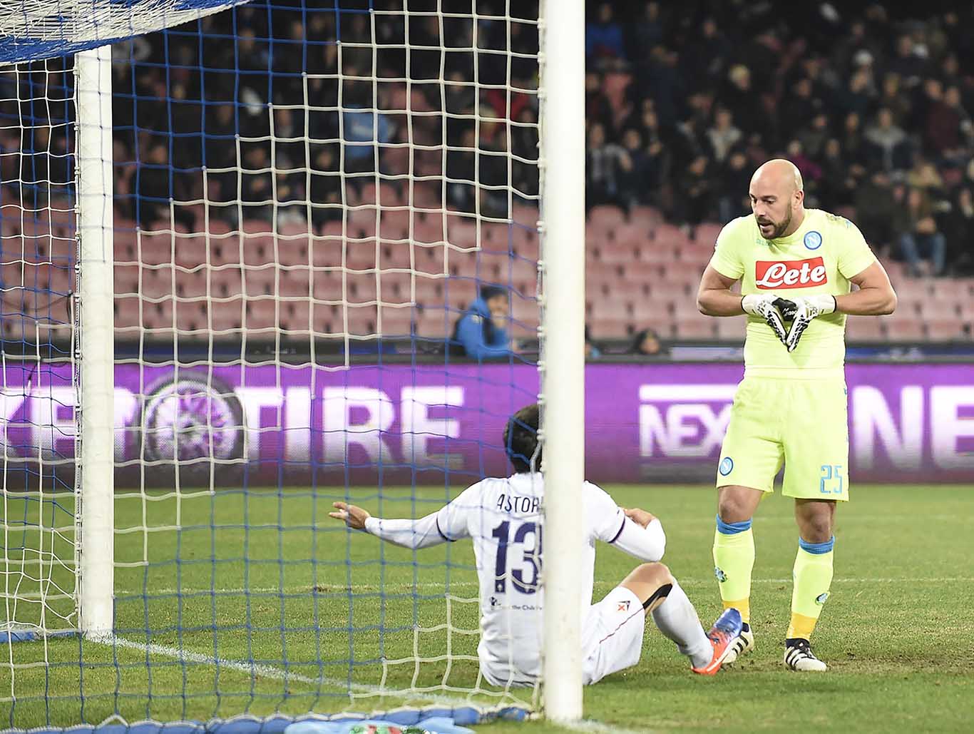 NAPOLI-FIORENTINA COPPA ITALIA 24-01-2017. DAVIDE ASTORI A TERRA. GALASSI SILVANO