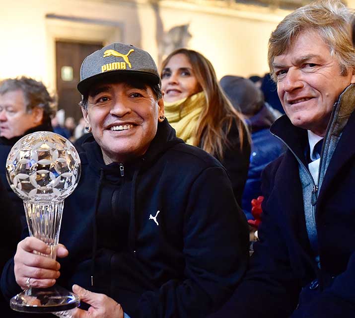 Maradona nella Hall of Fame, guarda le IMMAGINI nel Fotoalbum di VI.IT