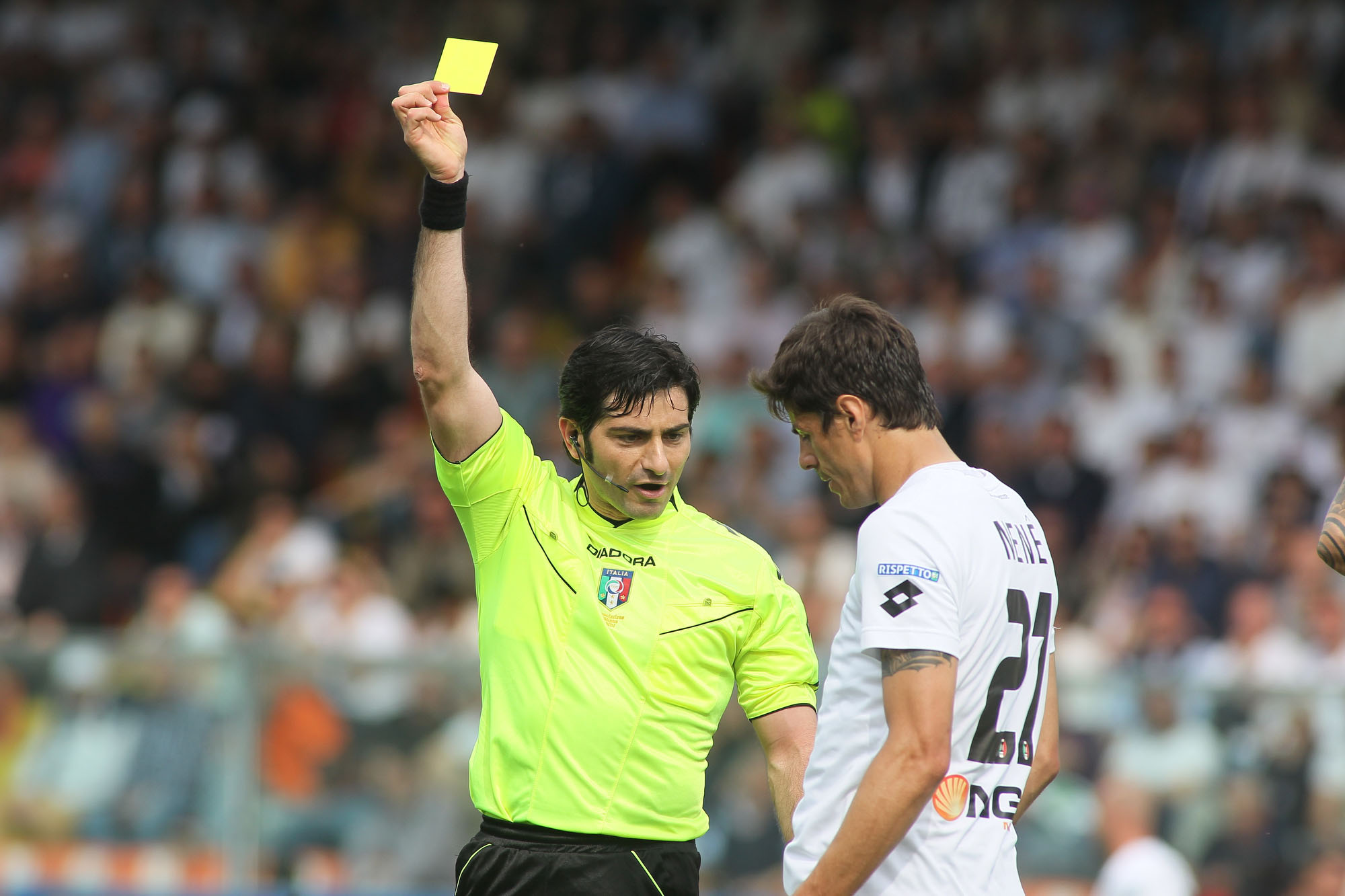 Primo incrocio viola con Maresca. L'arbitro dei 'rossi' facili