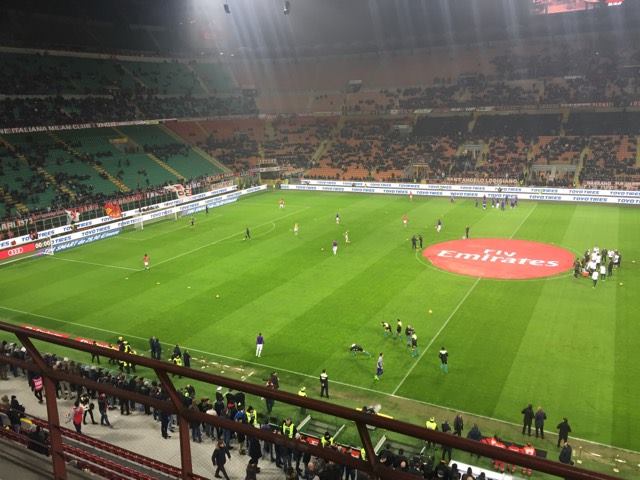Da San Siro: Fiorentina in riscaldamento. Bernardeschi allo stadio
