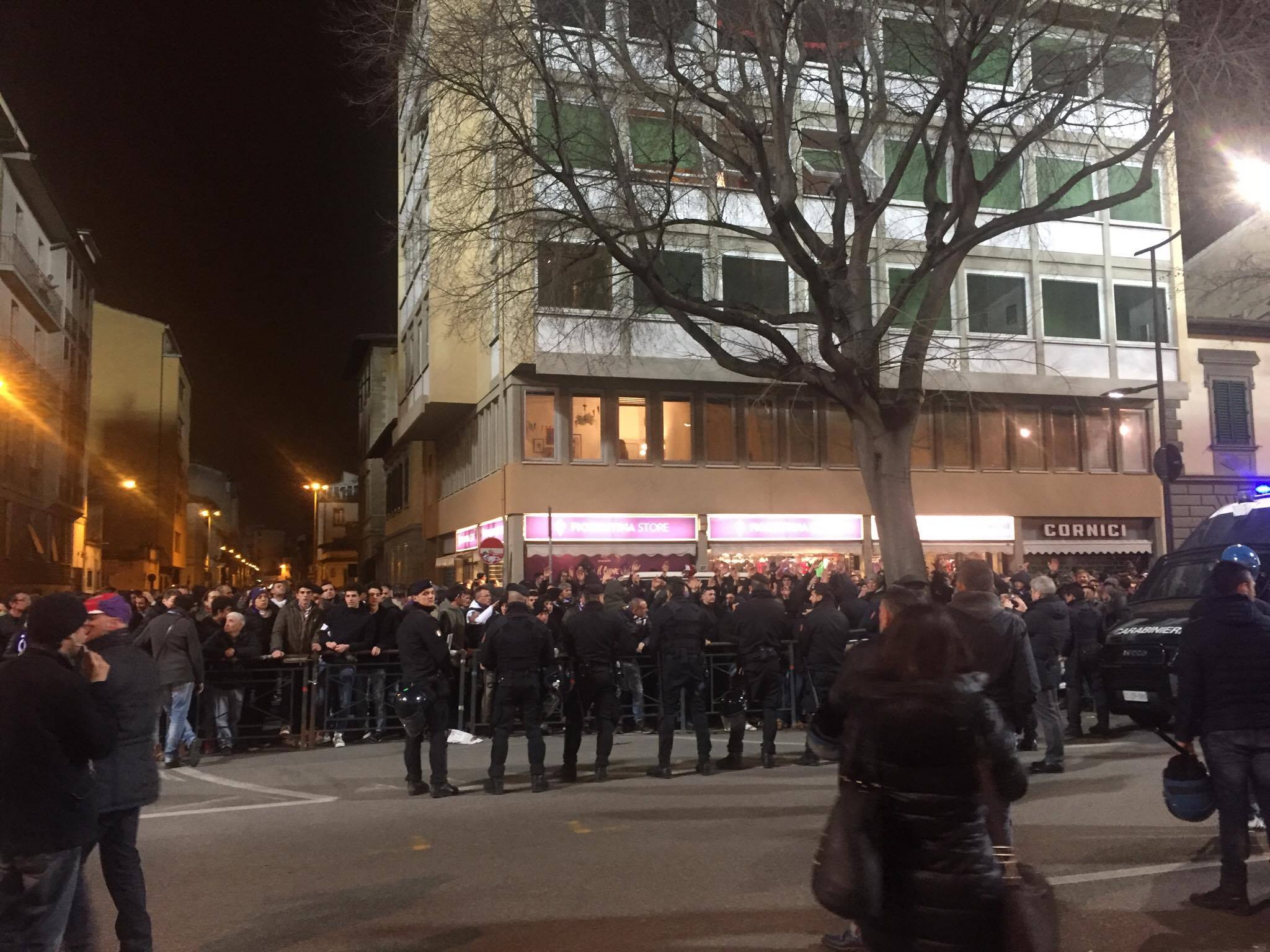 Contestazione fuori dallo stadio al termine della gara (FOTO e VIDEO)