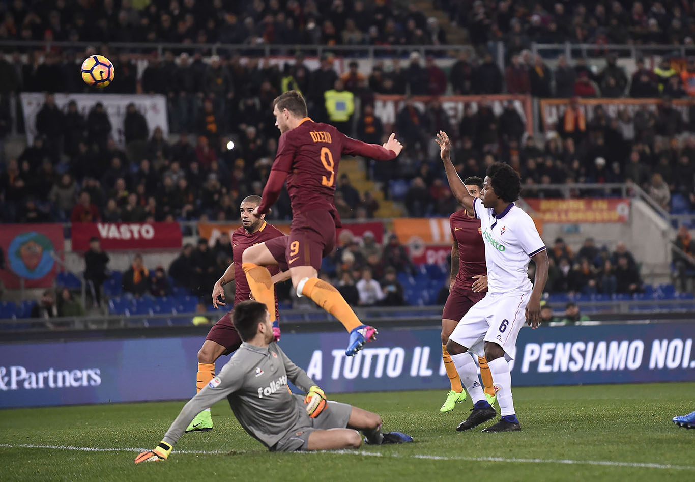 Fio-Roma, squadre a confronto: Dzeko re dei legni. Roma 4 su 4 fuori, 0 gol subiti in trasferta