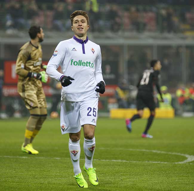 Federico Chiesa si rilassa in centro con sullo sfondo Ponte Vecchio (FOTO)
