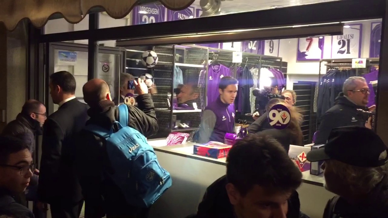 L'arrivo di Federico Chiesa al Fiorentina Store (VIDEO)