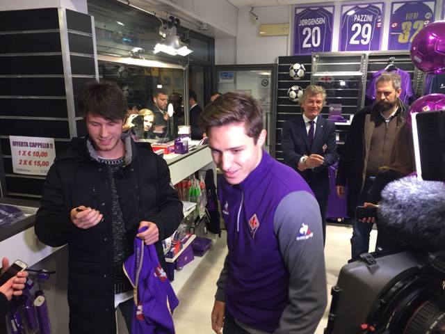 Nuovo Fiorentina Store Peretola, stamani la visita di una delegazione viola