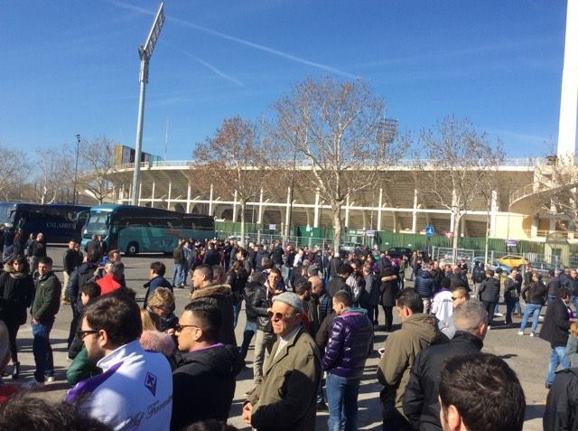 Live VI.IT: la Curva contesta. Circa 300 tifosi presenti. Ci sono Corvino e Antognoni (FOTO e VIDEO)