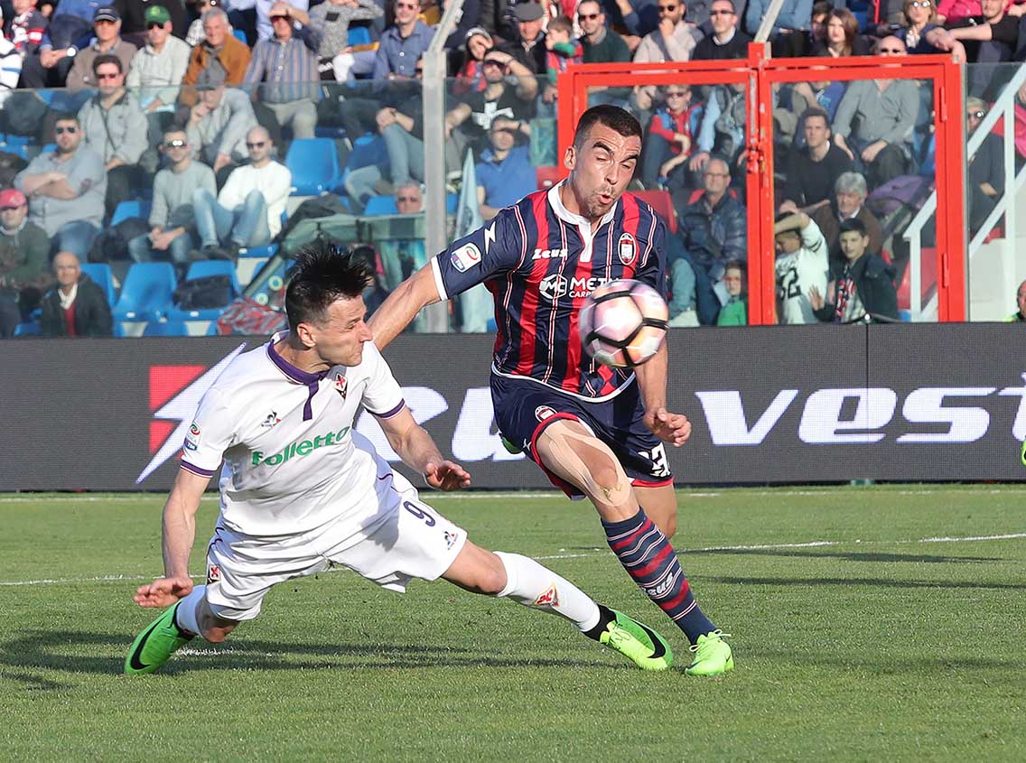 CROTONE-FIORENTINA 19-03-2017. NIKOLA KALINIC. GALASSI SILVANO