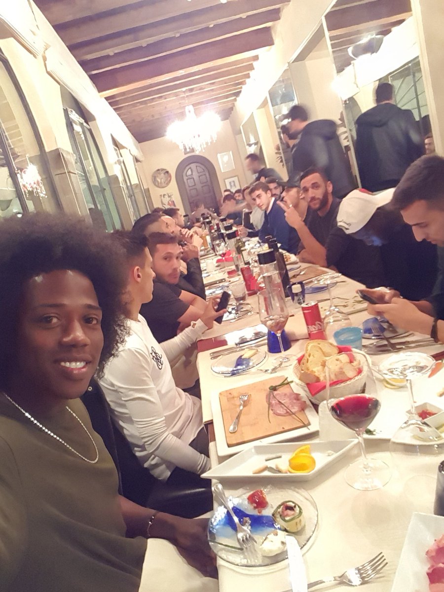 Giovedì sera senza Europa, la Fiorentina si ritrova a cena (FOTO)