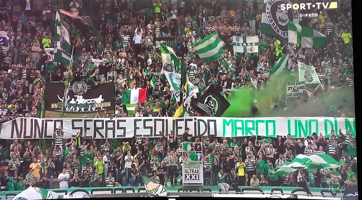 Sporting Lisbona, il tributo per la morte del tifoso viola. 1' di silenzio nel derby (VIDEO)