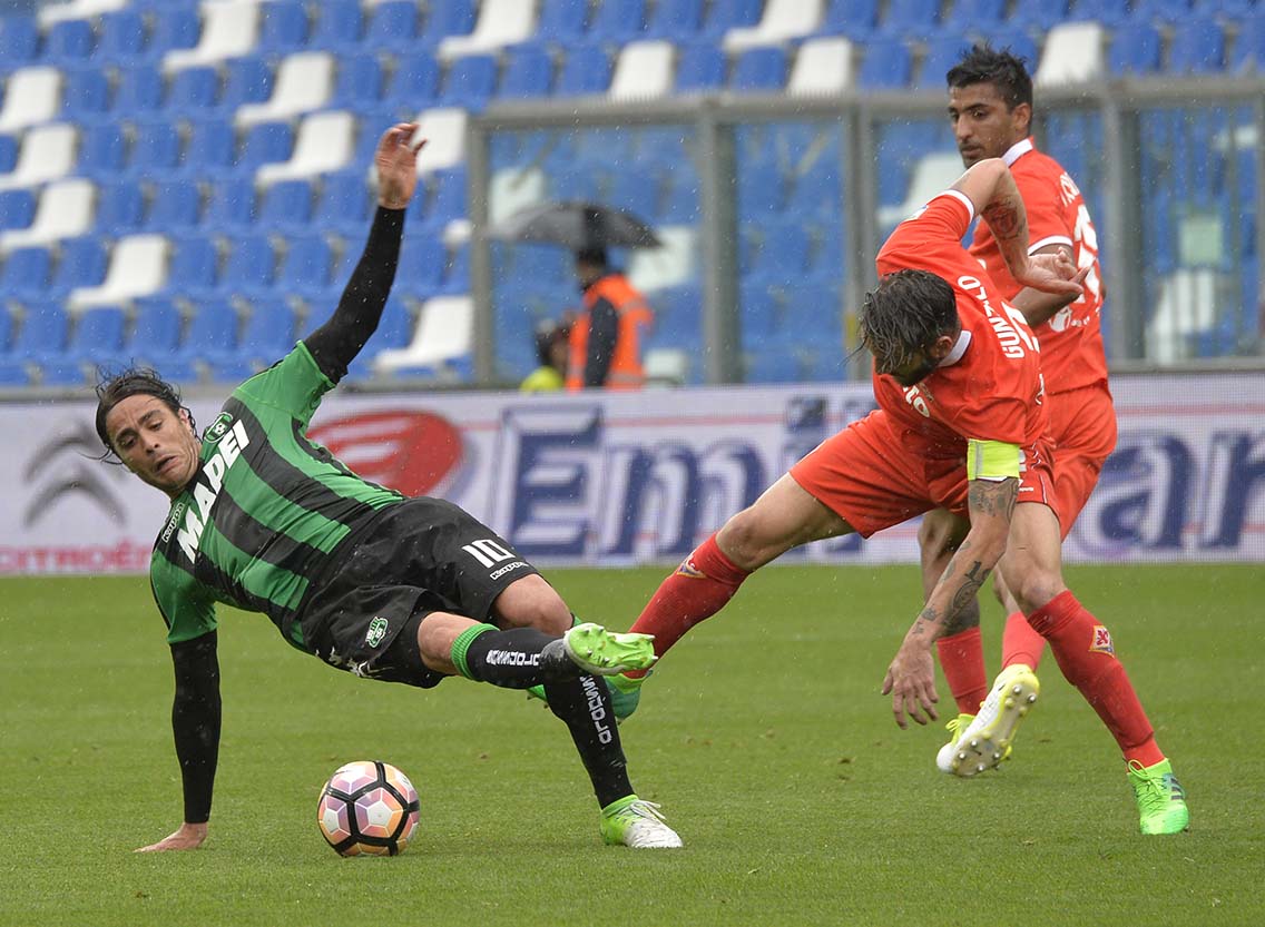 Sassuolo-Fiorentina, espulso Gonzalo Rodriguez. Salterà almeno la gara contro la Lazio