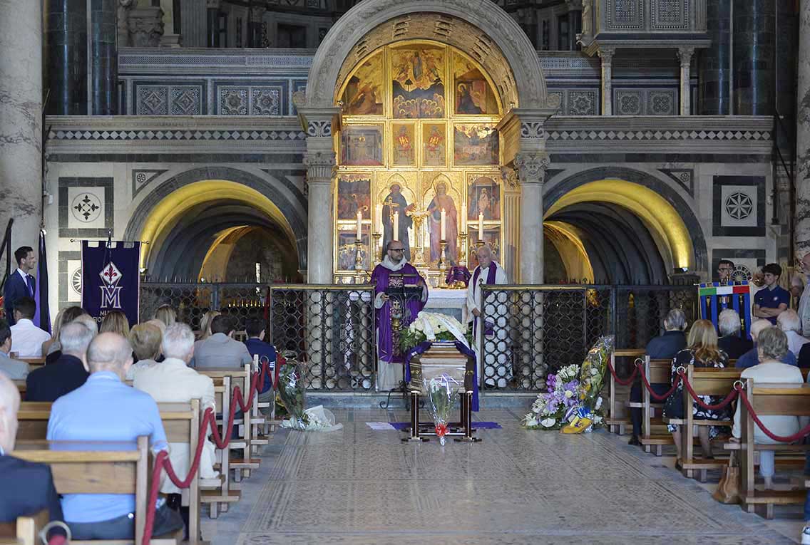 L'ultimo saluto a Giuliano Sarti: le foto del funerale nel FOTOALBUM di VI.IT