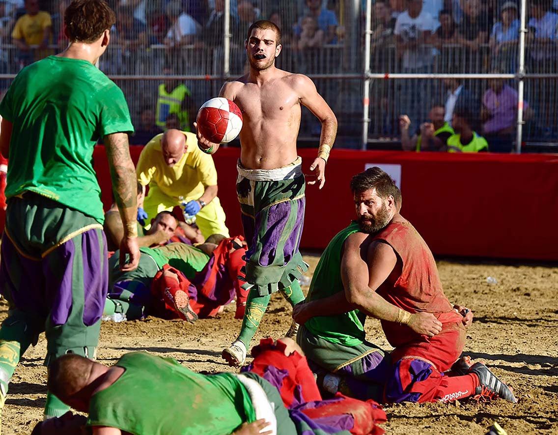 Calcio Storico Fiorentino: vittoria dei Rossi sui Verdi per 10 e 1/2 cacce a 4