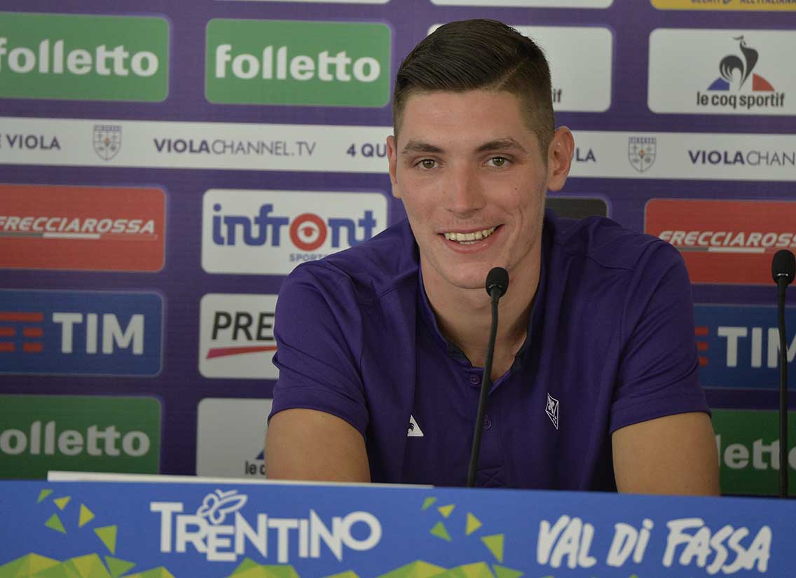 Milenkovic si presenta in italiano: "Ho voluto la Fiorentina, mi piace fare gol" (VIDEO)