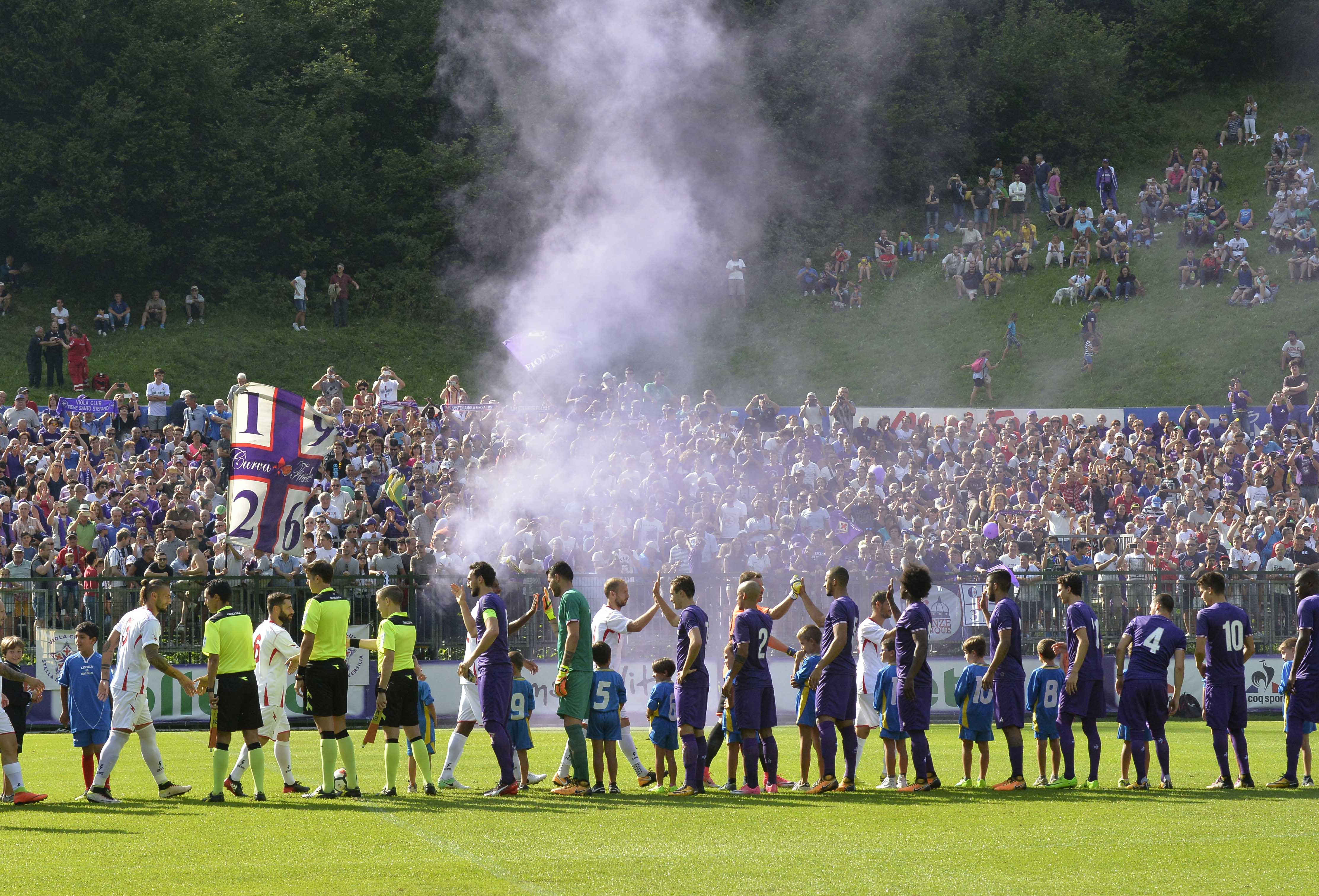 Patto tra i tifosi: sostenere la squadra e Pioli. Con i Della Valle invece...