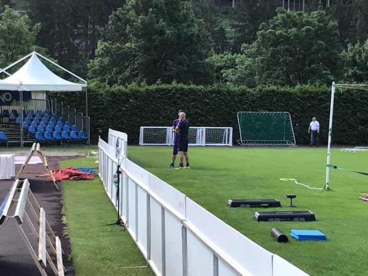 Moena, lungo colloquio tra Davide Astori e Stefano Pioli prima dell'allenamento