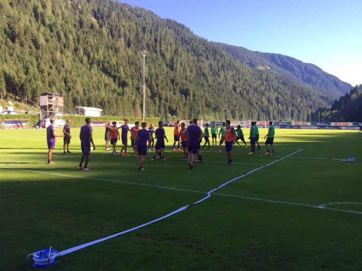 Moena, arriva il calcio-tennis e scoppia il divertimento tra giocatori e tifosi (VIDEO)
