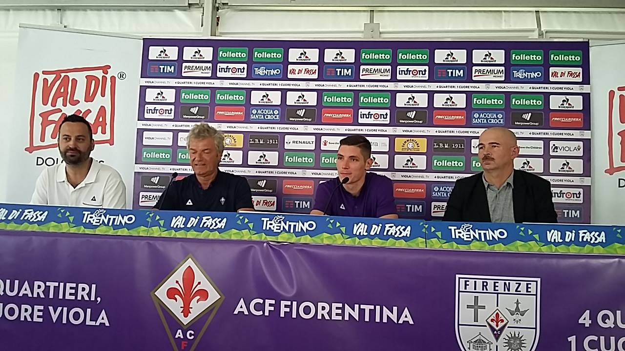 Milenkovic: "Mi ispiro a Vidic, mi piace giocare la palla. Da 2-3 mesi sapevo di venire qui: darò il massimo"