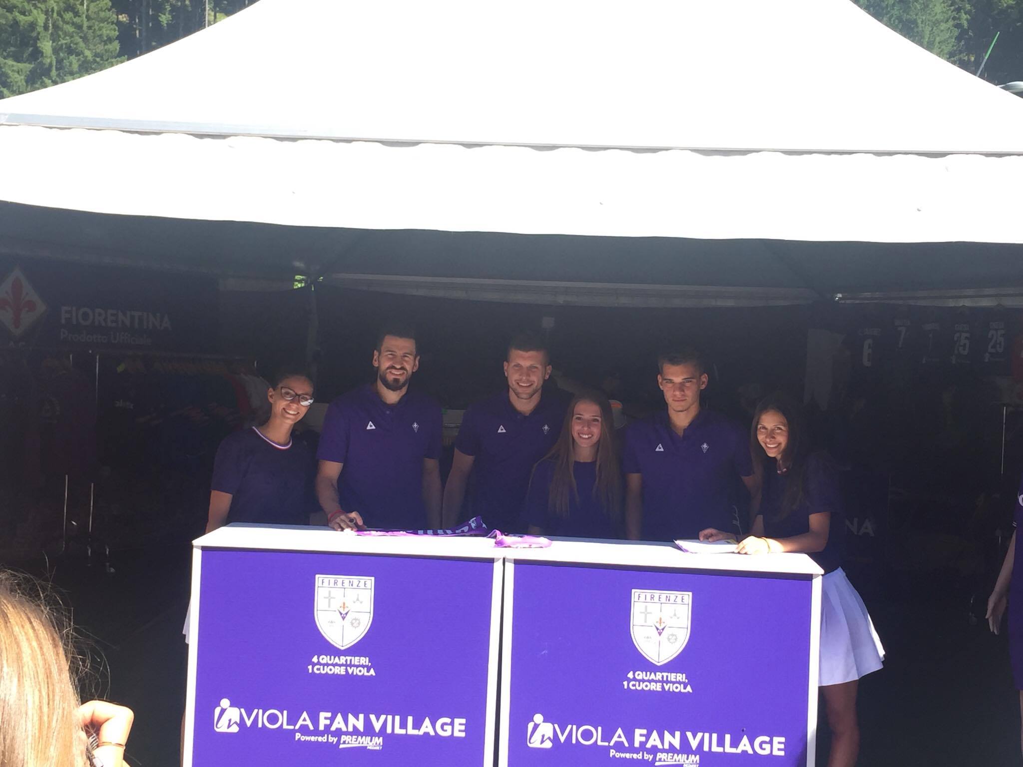 Rebic, Hagi e Tomovic al Viola Village di Moena per firmare autografi (FOTO)