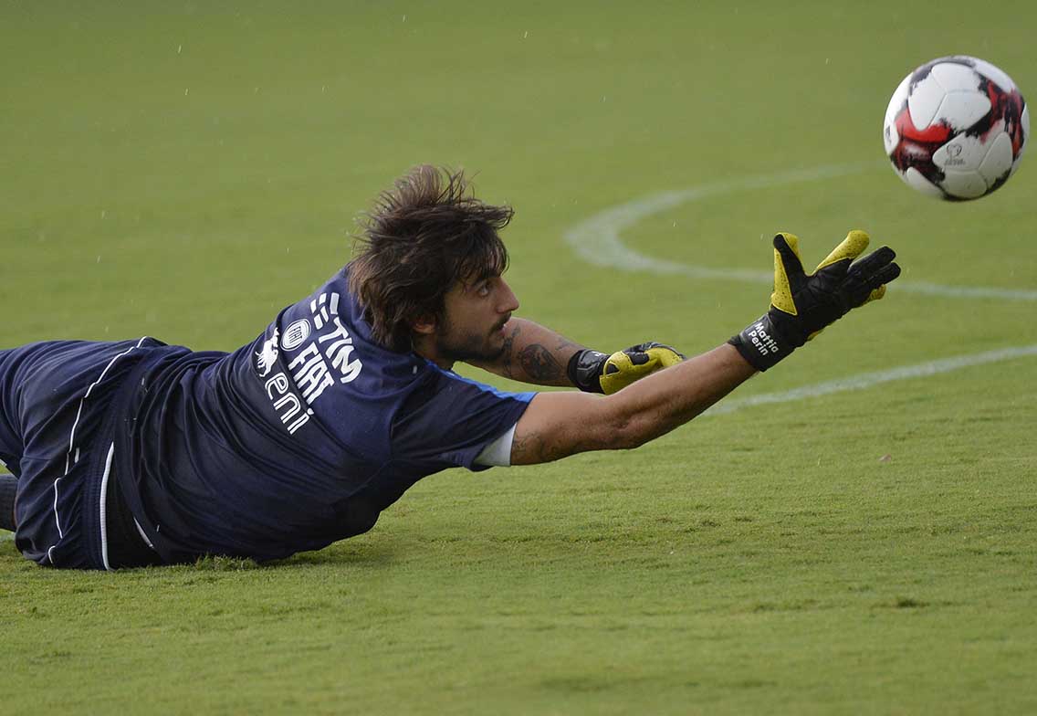 Serie A, posticipata Genoa-Napoli per la positività di Perin