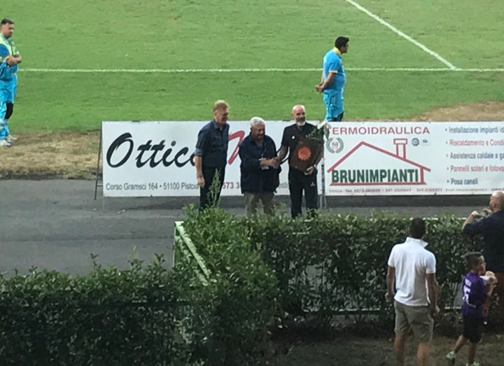 Pioli, ed i trascorsi alla Pistoiese: un omaggio floreale per il tecnico viola (FOTO VI.IT)