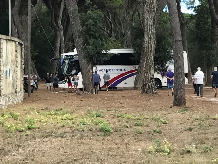 Da Viareggio, Fiorentina arrivata allo Stadio dei Pini (FOTO)