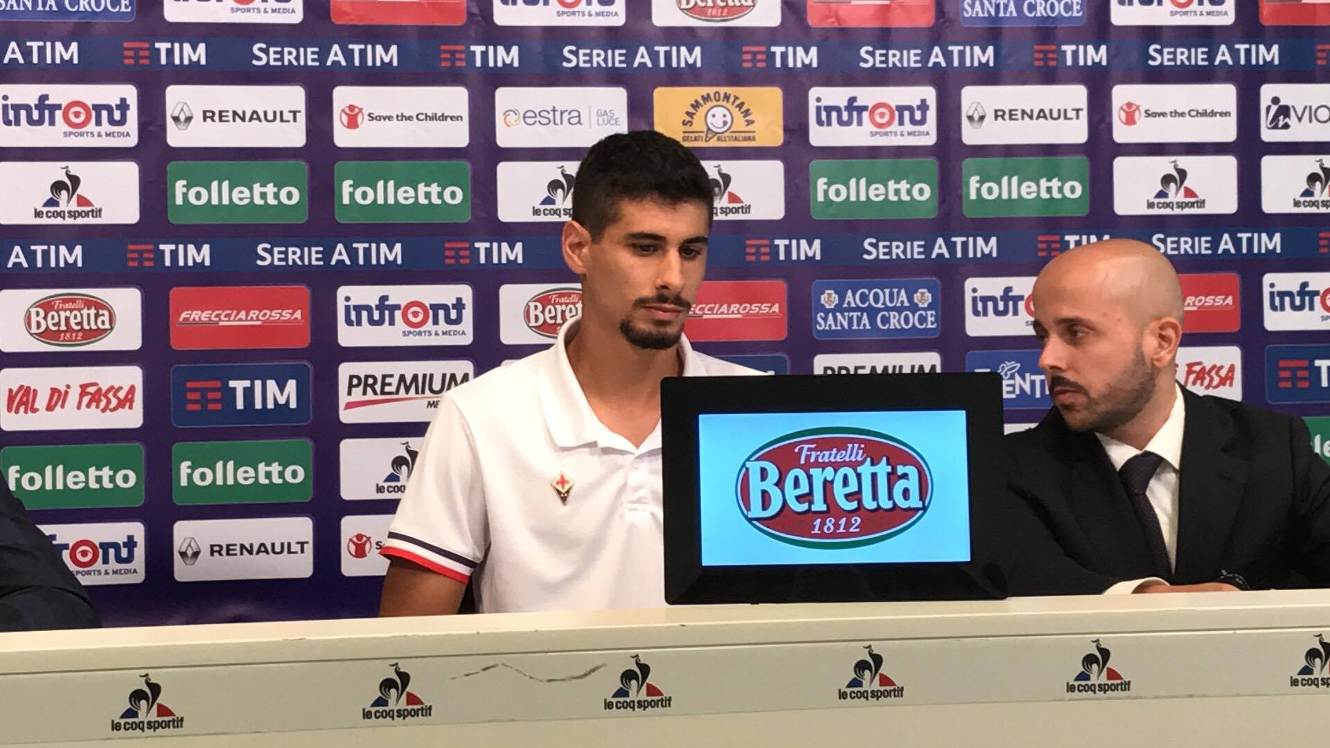 Gil Dias posa al Franchi con la sua nuova maglia viola (FOTO)