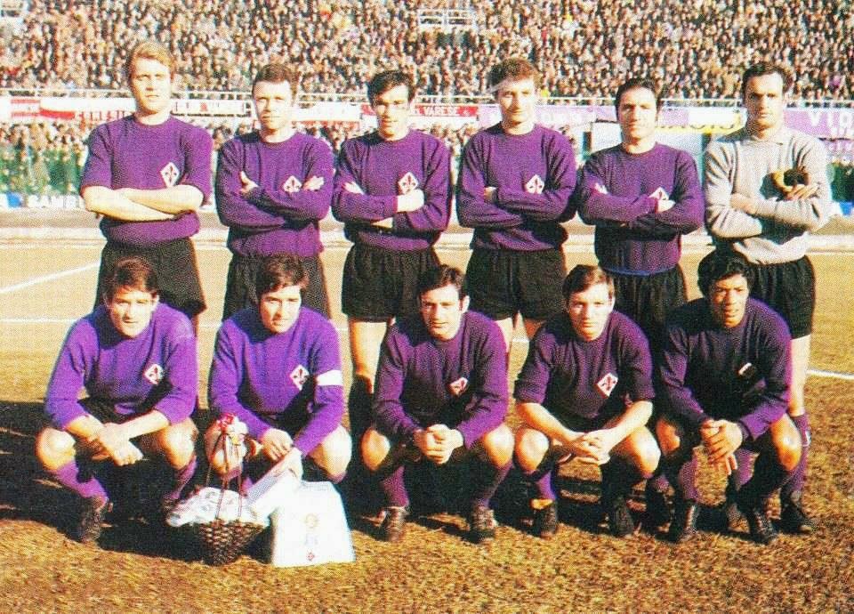 Nuove maglie Fiorentina: viola vintage, e pantalone nero in ricordo dello scudetto