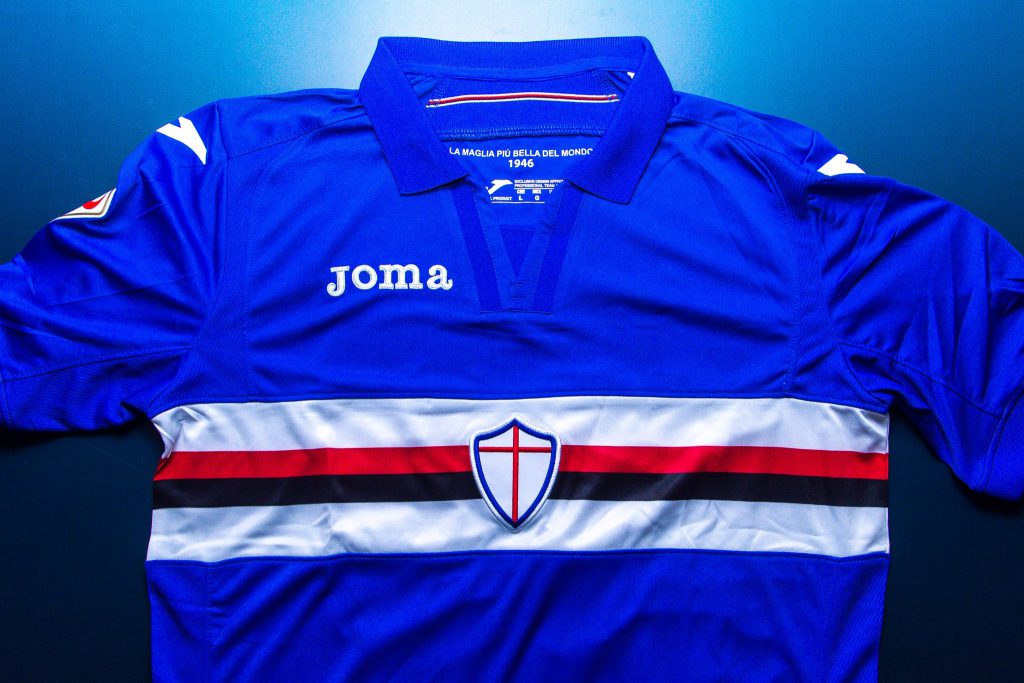 La maglia blucerchiata della Sampdoria la più bella al mondo, quella della Fiorentina 17a