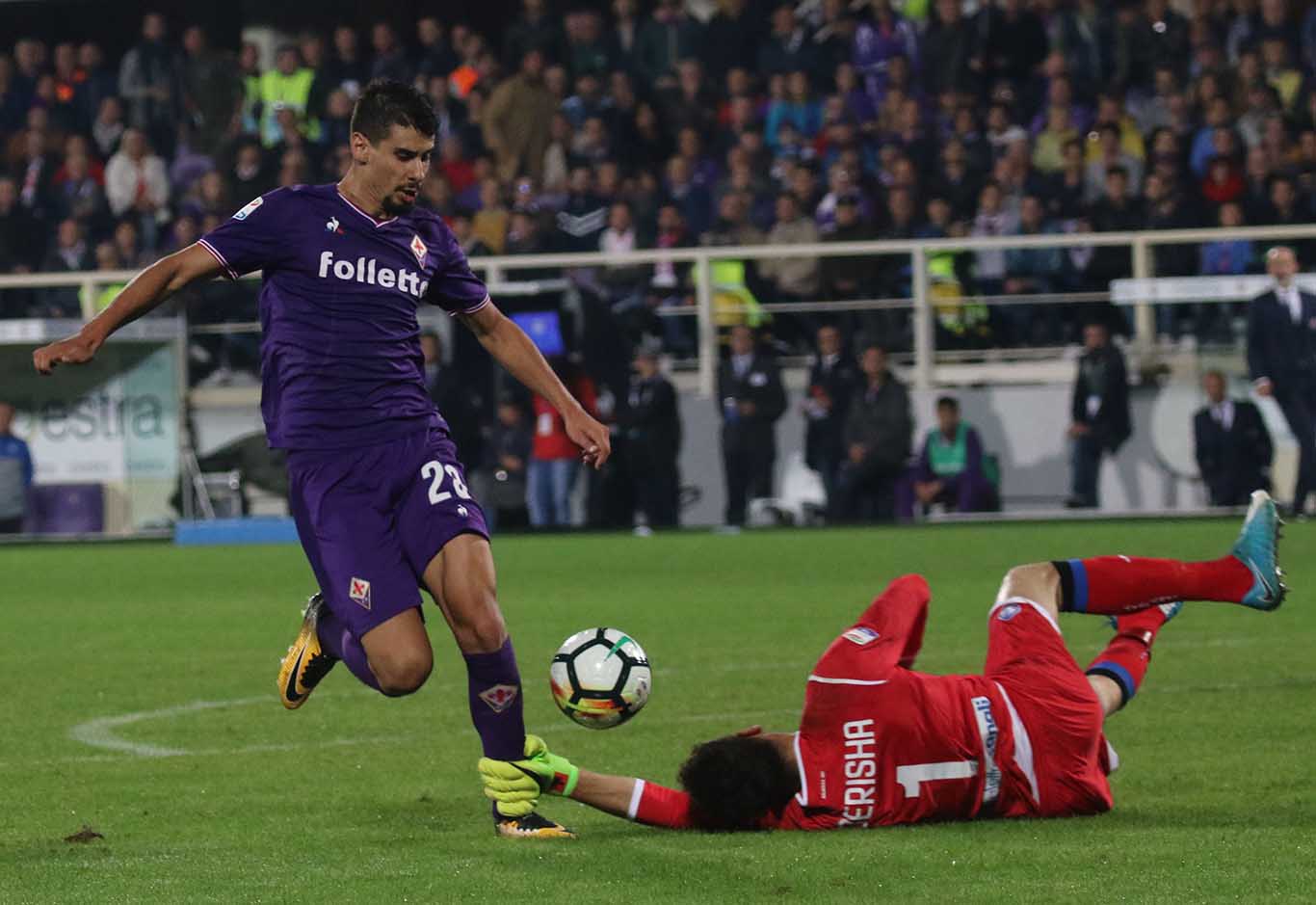 FIORENTINA-ATALANTA 24-09-2017 FALLO DA RIGORE DI BERISHA SU GIL DIAS. SILPRESS/GALASSI SILVANO