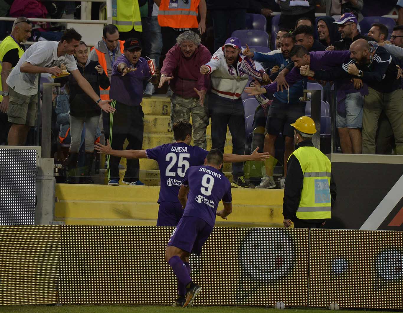 Fiorentina-Bologna Chiesa esultanza con tifosi