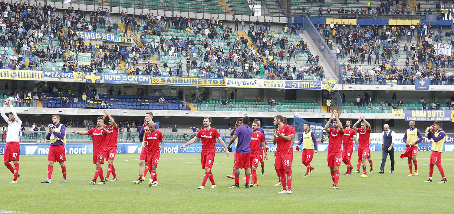 VERONA, ITALIA, 10 SETTEMBRE 2017, STADIO MARC'ANTONIO BENTEGODI, 3° GIORNATA CAMPIONATO SERIE A TIM 2017/2018, INCONTRO TRA LE SQUADRE DELL'HELLAS VERONA E DELLA FIORENTINA, NELLA FOTO: ESULTANZA FIORENTINA A FINE GARA