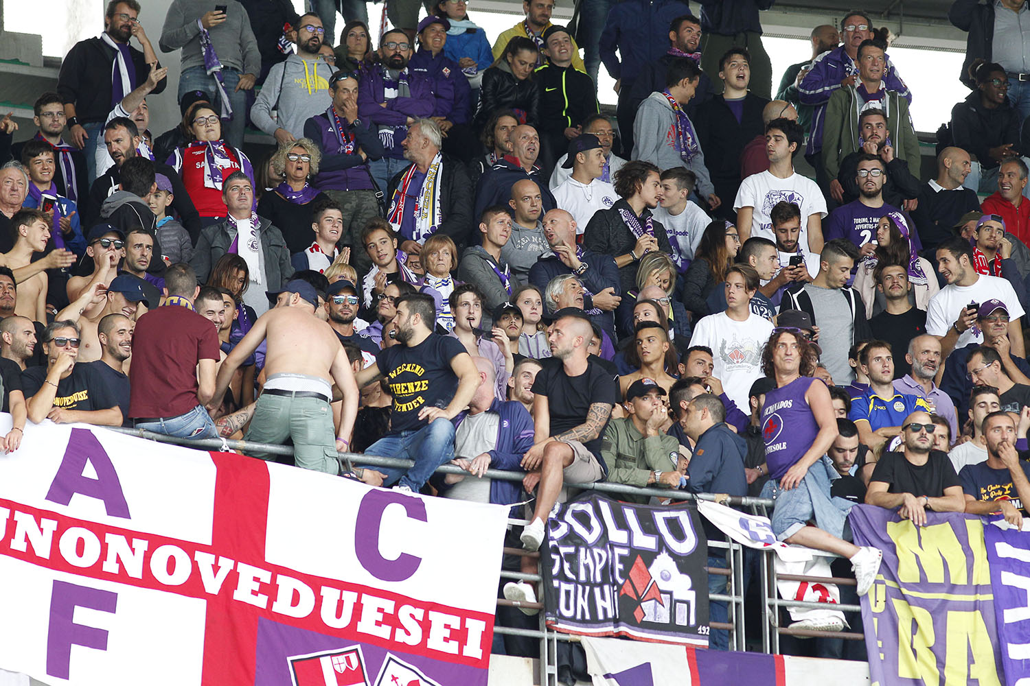 VERONA, ITALIA, 10 SETTEMBRE 2017, STADIO MARC'ANTONIO BENTEGODI, 3° GIORNATA CAMPIONATO SERIE A TIM 2017/2018, INCONTRO TRA LE SQUADRE DELL'HELLAS VERONA E DELLA FIORENTINA, NELLA FOTO: TIFOSI DELLA FIORENTINA