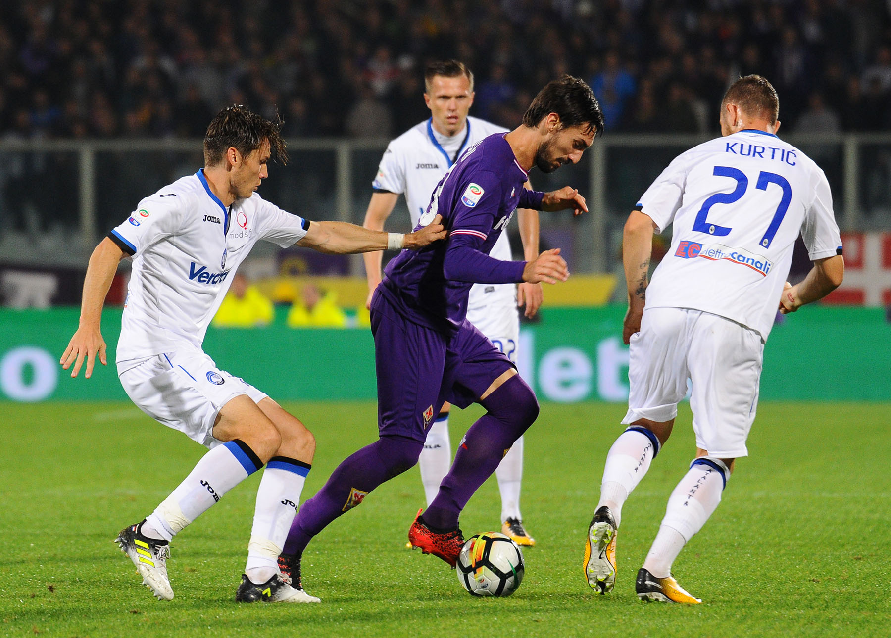 SERIE A 2017-/2018. FIORENTINA-ATALANTA. ASTORI CONTRASTATO DA ILICIC E KURTIC.SILPRESS