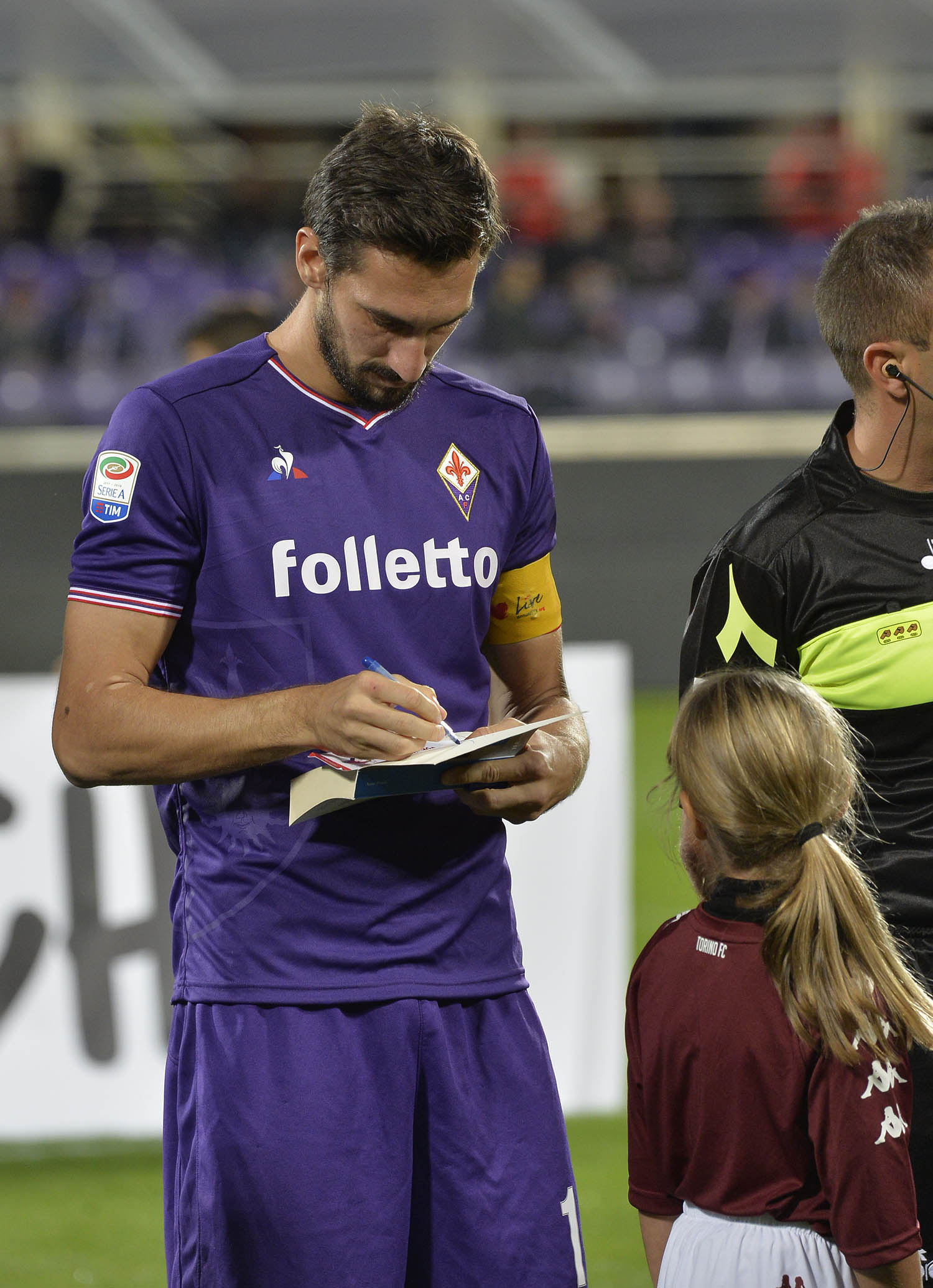25-10-2017.FIORENTINA-TORINO.ASTORI CON IL LIBRO DI ANNA FRANK.SILPRESS