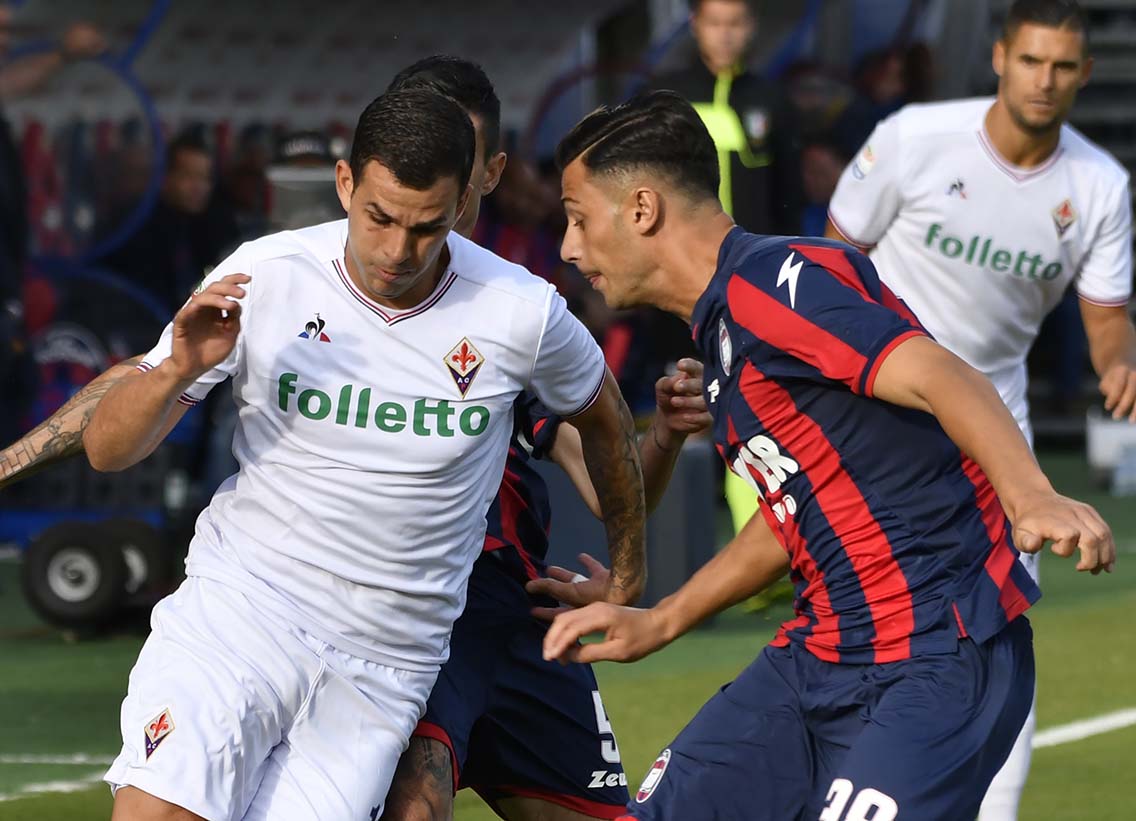 CROTONE-FIORENTINA 29-10-2017 ROLANDO MADRAGORA E VALENTIN EYSSERIC. SILPRESS