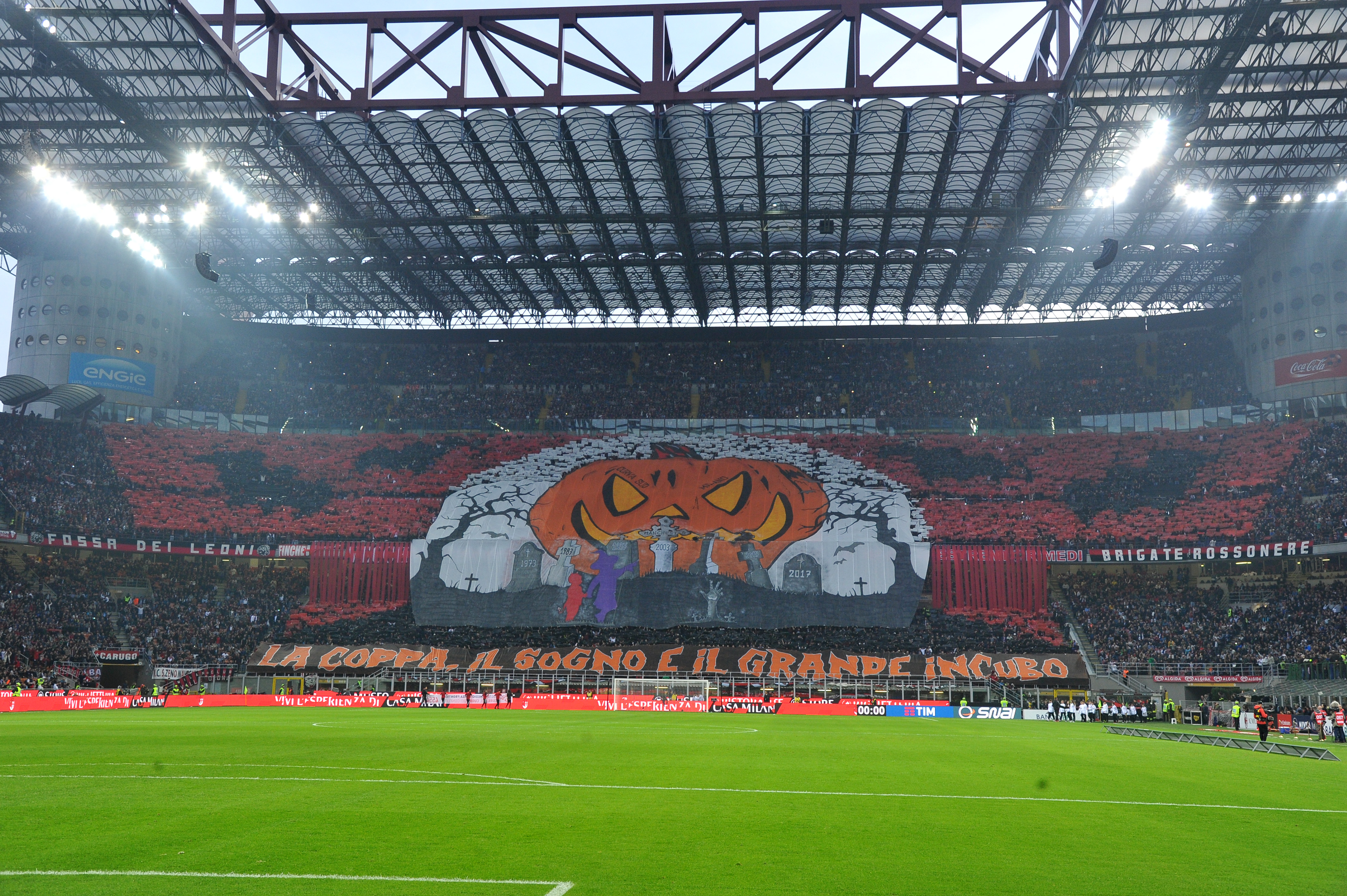 Milan, serata da dimenticare: scontri fra tifosi in Grecia, ci sono 9 feriti