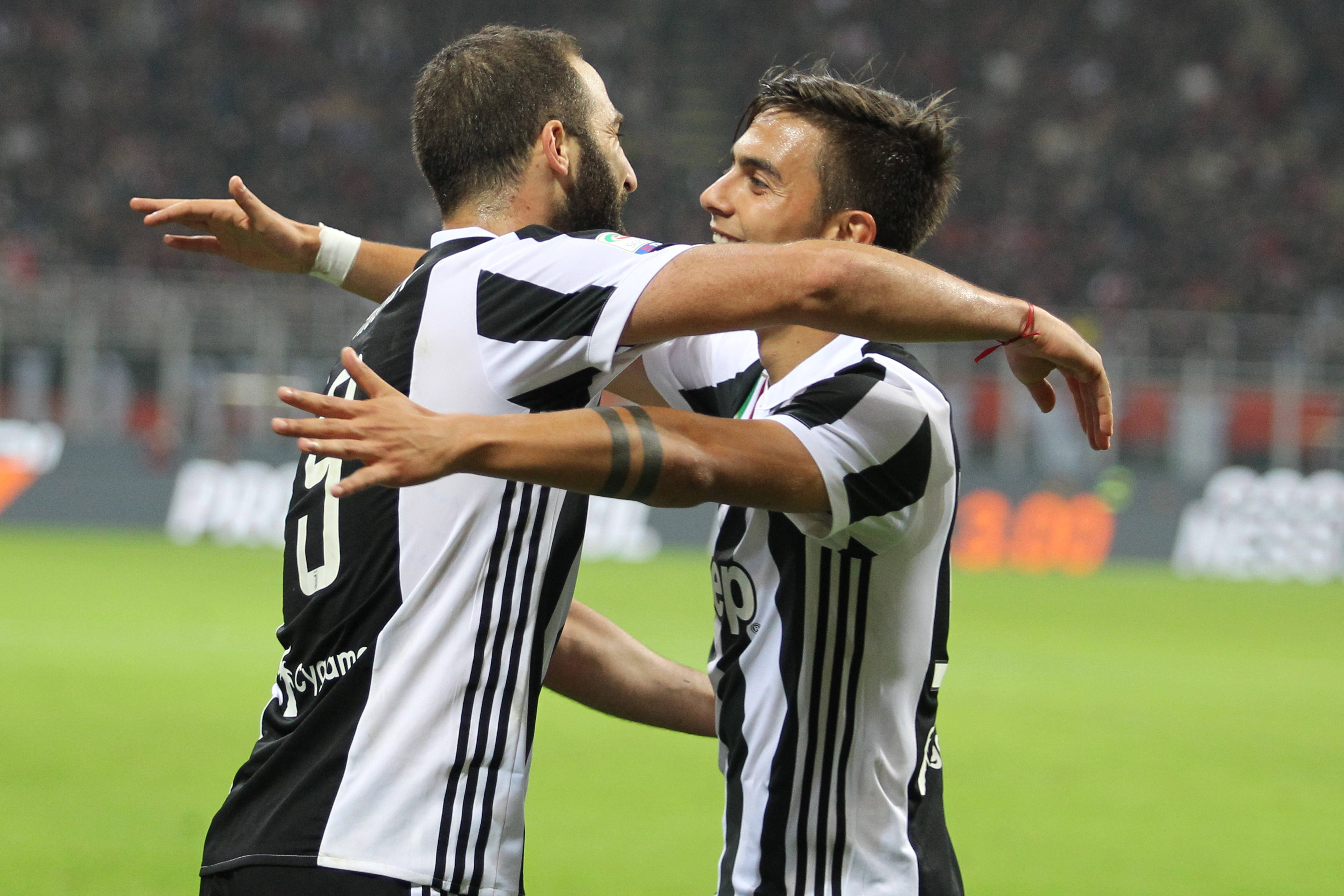 Serie A, la Juve vince in rimonta a Bergamo. Proteste dell'Atalanta